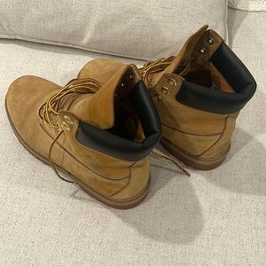 Timberlands in very good condition size 7 mens but can fit size 10 womens